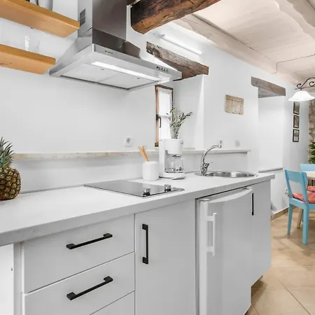Picturesque San Rocco 1 Apartment *