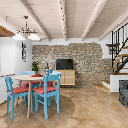 Picturesque San Rocco 1 Apartment Pican