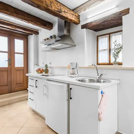 Picturesque San Rocco 1 Apartment Pican