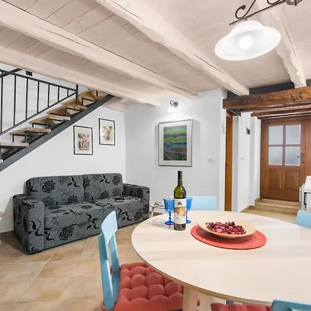 Apartment Picturesque San Rocco 1 Pican