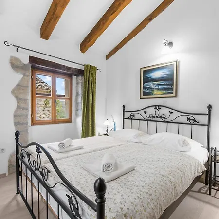 Picturesque San Rocco 1 Apartment Pican