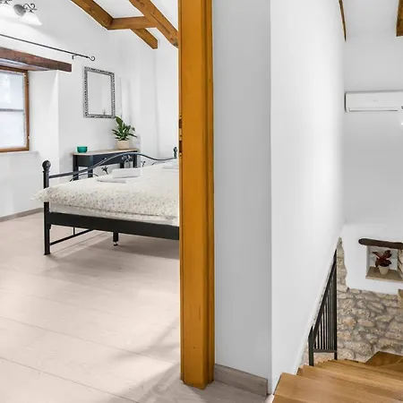 Apartment Picturesque San Rocco 1 Pican