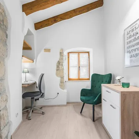 Picturesque San Rocco 1 Apartment *